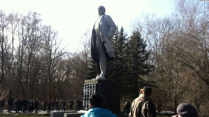 Зник, наче й не було: у Хмельницькому правоохоронці так і не змогли знайти пам’ятник Леніну