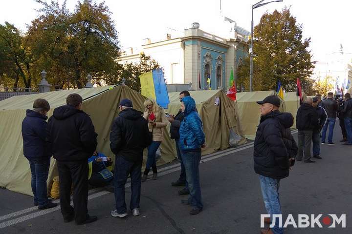 Протести в Києві: що відбувається у Раді і під нею