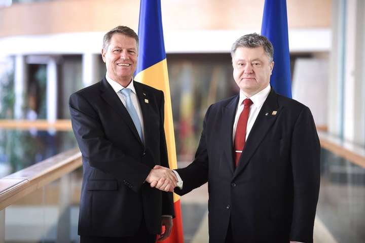 Порошенко із президентом Румунії обговорили український закон про освіту