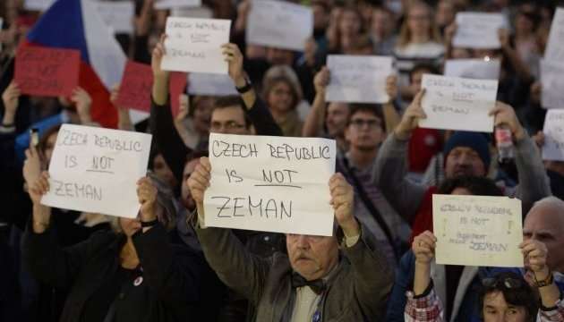Чехи розлютились через заяву Земана про Крим