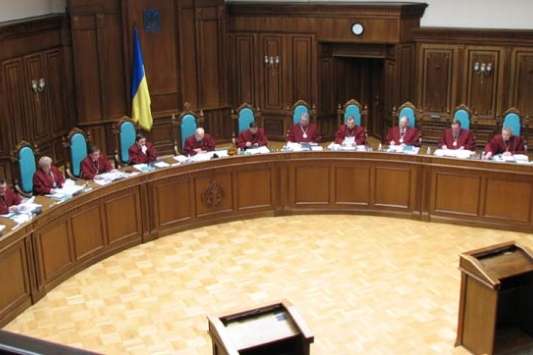 Порошенко підганяє Конституційний суд із висновком щодо депутатської недоторканності