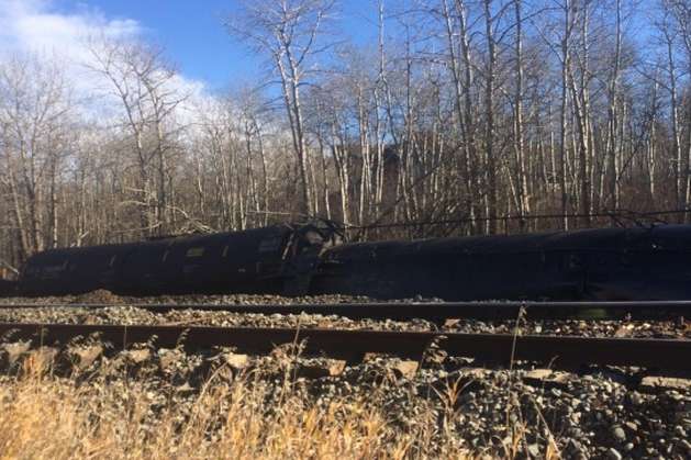 У Канаді зійшов з рейок потяг з нафтою: жителів 46 будників евакуювали