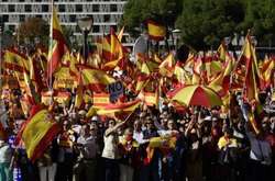 Тисячі людей вийшли на вулиці Мадриду на підтримку єдності Іспанії