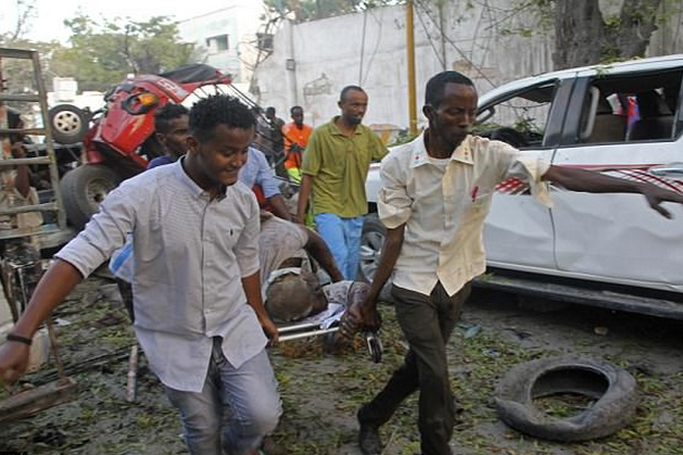Подвійний теракт у Сомалі: терористи можуть утримувати 20 заручників