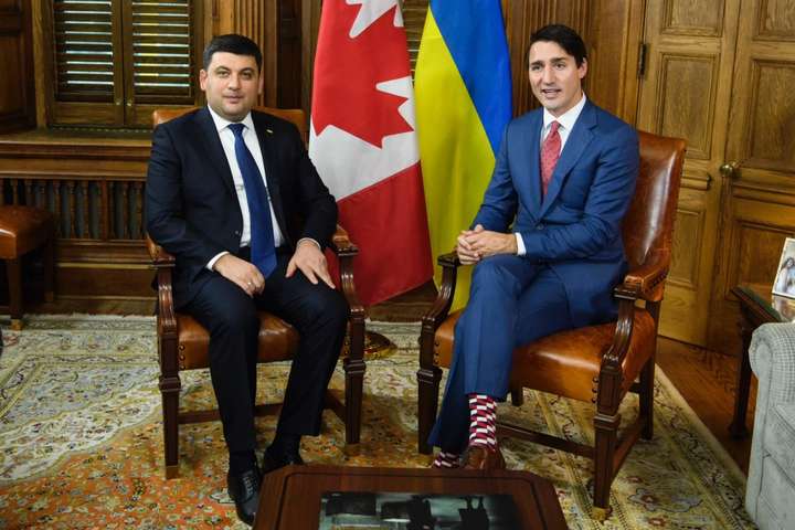Прем’єр Канади прийшов на зустріч з Гройсманом у яскравих шкарпетках 