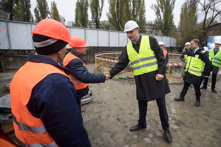 У Києві запустили новозбудовану нитку колектора (фоторепортаж)