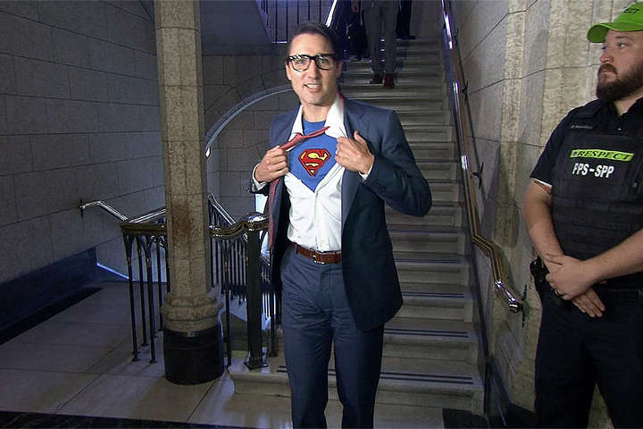 Прем’єр Канади прийшов на засідання парламенту у костюмі Супермена
