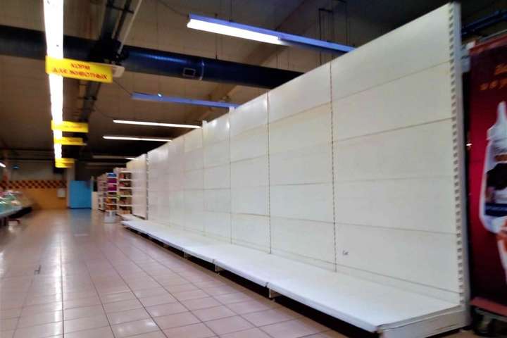 Головний донецький супермаркет через три роки окупації: ні людей, ні товару. Опубліковані промовисті фото