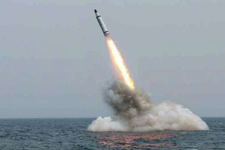 Балістична ракета КНДР пролетіла 1000 км і впала в Японське море