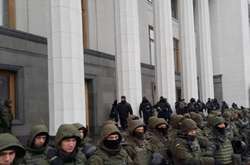  Силовики біля парламенту  
 Фото: УНН 