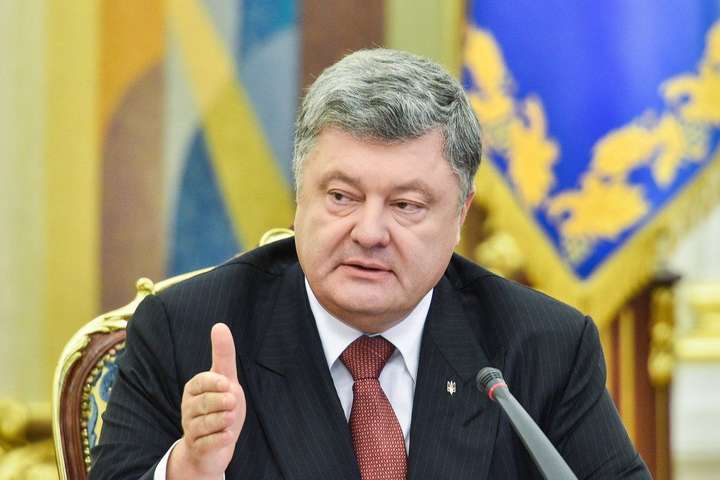 Порошенко прокоментував рішення Канади щодо зброї для України 