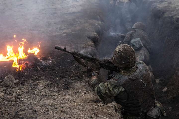 Загострення на Донбасі: 31 ворожий обстріл, чотирьох бійців АТО поранено