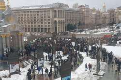 «Кава на Хрещатику»: на Майдані зібрались противники «Маршів за імпічмент» (відео)