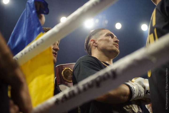 Усик став першим українцем після Володимира Кличка, який об'єднав чемпіонські титули