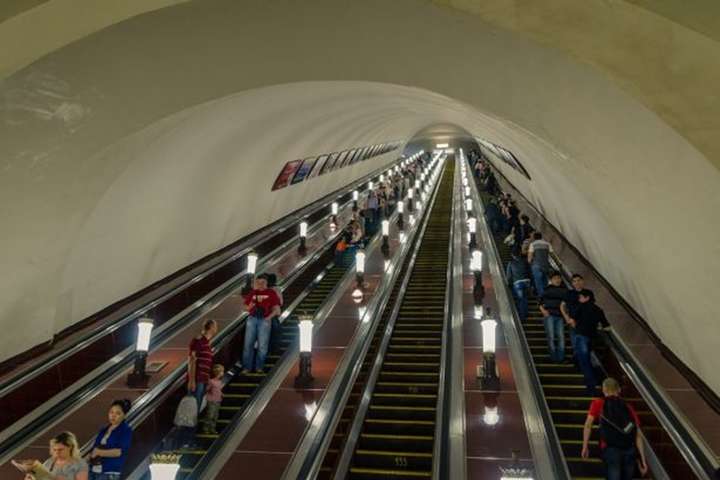 Столичне метро відновило роботу у повному обсязі