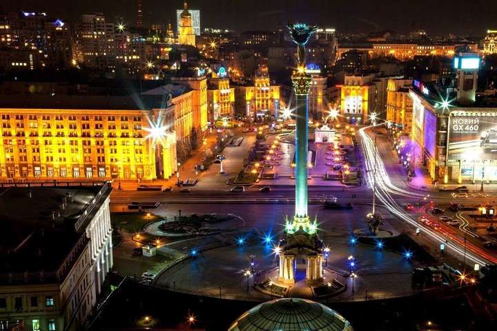 Романтичний та загадковий. Як виглядає нічний Київ