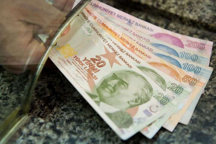 Валюта Турции упала к доллару до исторического минимума