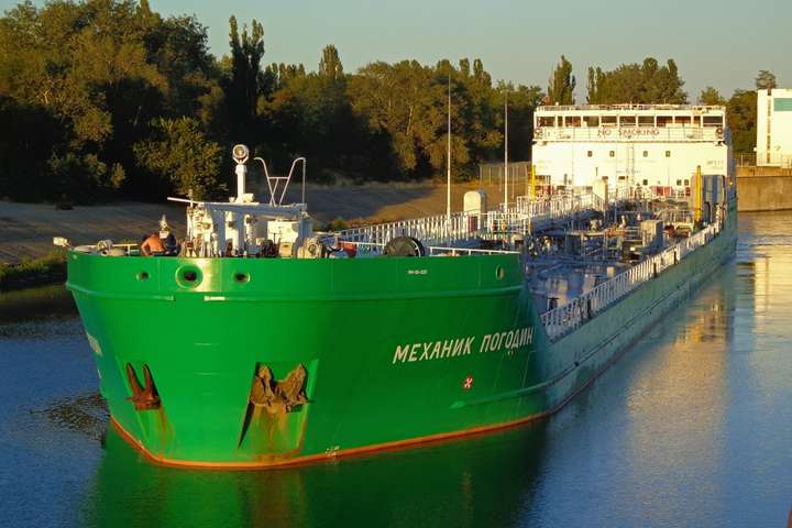 У порт Херсона зайшло російське санкційне судно