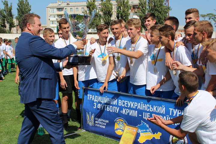 ФК «Дніпро» виграв футбольний турнір «Крим – це Україна» у Херсоні