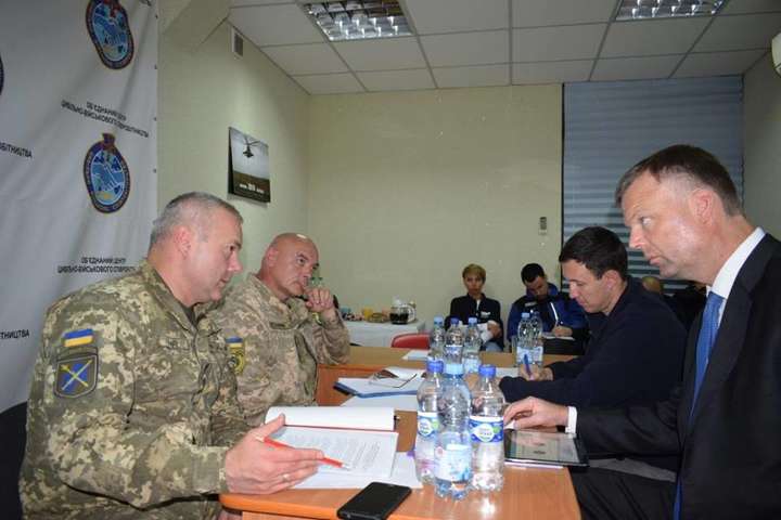Командувач Об'єднаних сил провів зустріч з представники ОБСЄ