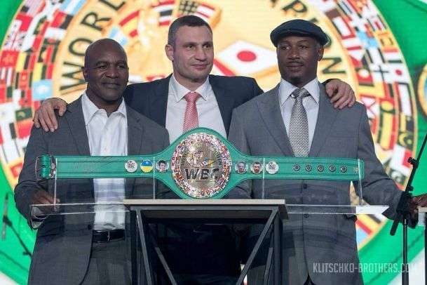 Під час конгресу WBC у Києві на аукціоні зібрали майже 200 тисяч доларів на зал боксу Маріуполя