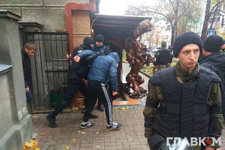 Спецоперація силовиків у центрі Києва: затримано близько 20 молодиків