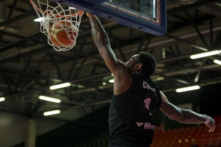 Потужний данк форварда «Черкаських Мавп» – в топ-5 моментів туру в Кубку Європи FIBA (відео)