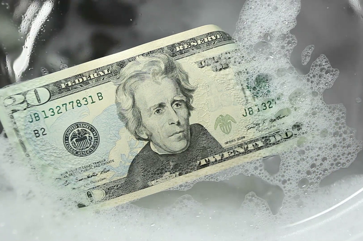 У підозрюваного у відмиванні грошей знайшли $350 тис у пральній машині