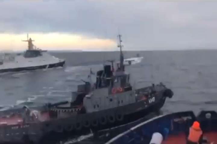 З’явилося відео тарану російським кораблем буксира ВМС України