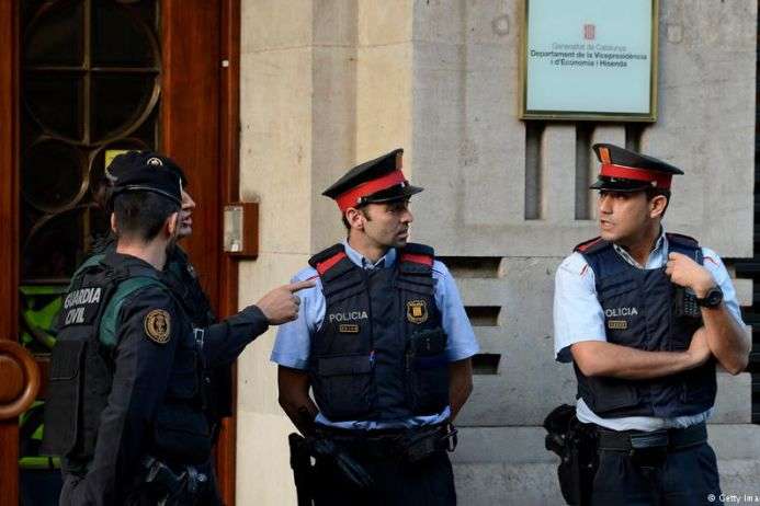 Мадрид погрожує відправити національну поліцію в Каталонію