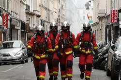 На місці вибуху у Парижі працюють рятувальники
