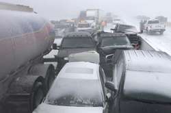 Негода в Канаді: на трасі зіткнулися майже 100 машин