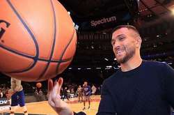 Ломаченко продемонстрував баскетбольну влучність під совковий шлягер (відео)