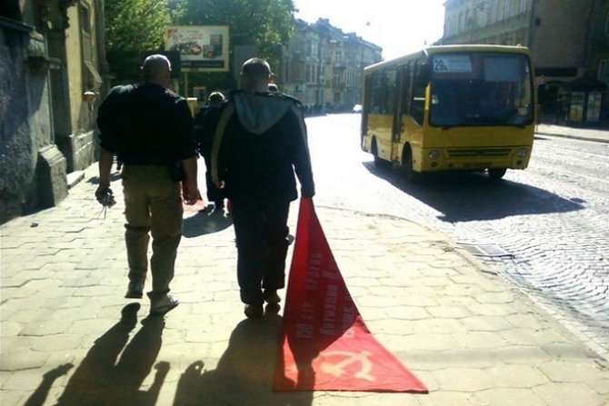 Поліція нагадала про заборонену символіку в Україні 