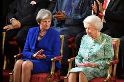 Елизавета II и Тереза Мей поздравили Зеленского