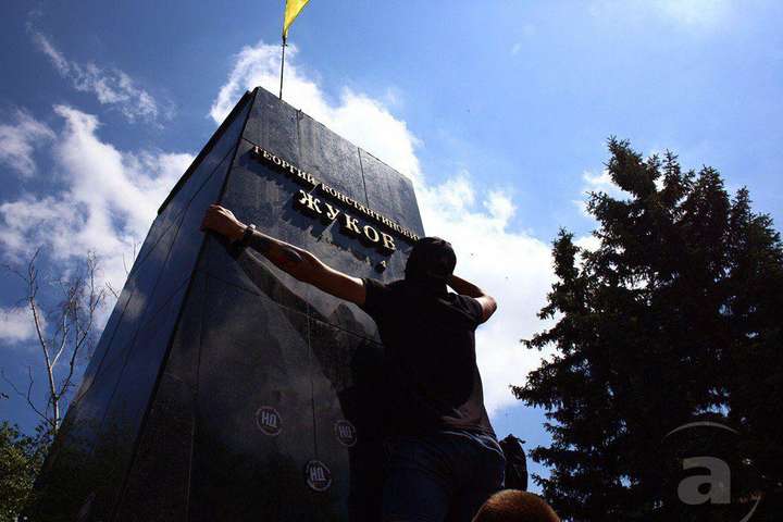 У Харкові поліція відкрила кримінальне провадження через знесення пам'ятника Жукову