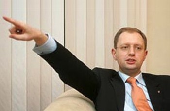 CHANGE: Яценюк меняет «правительственный» курс