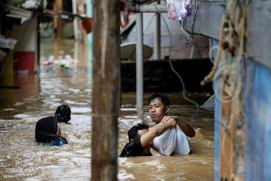 У Малайзії через повені евакуювали більше тисячі осіб