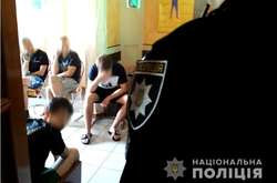 На Львівщині поліція припинила діяльність трьох «реабілітаційних» центрів із 87 людьми (фото)