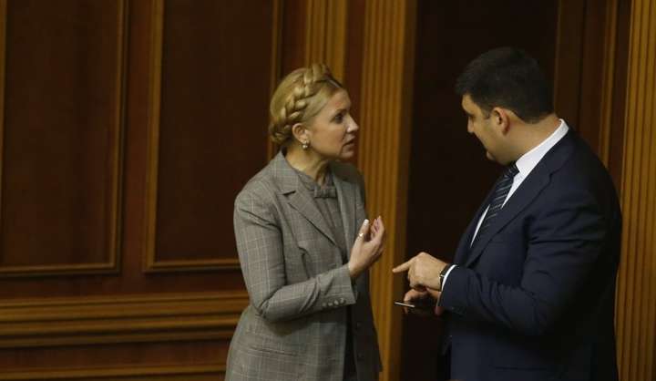 «Мама корупції» проти піпетки: Неймовірний батл Тимошенко і Гройсмана у прямому ефірі