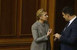«Мама корупції» проти піпетки: Неймовірний батл Тимошенко і Гройсмана у прямому ефірі