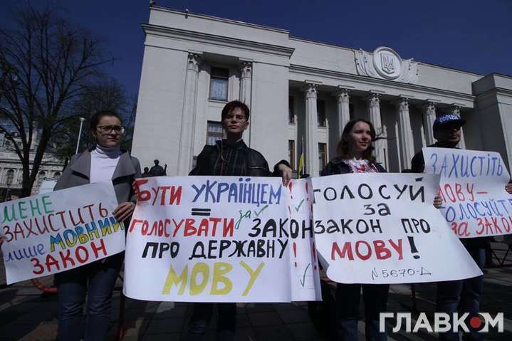 Партія Порошенка попередила про атаку путінських посіпак на українську мову