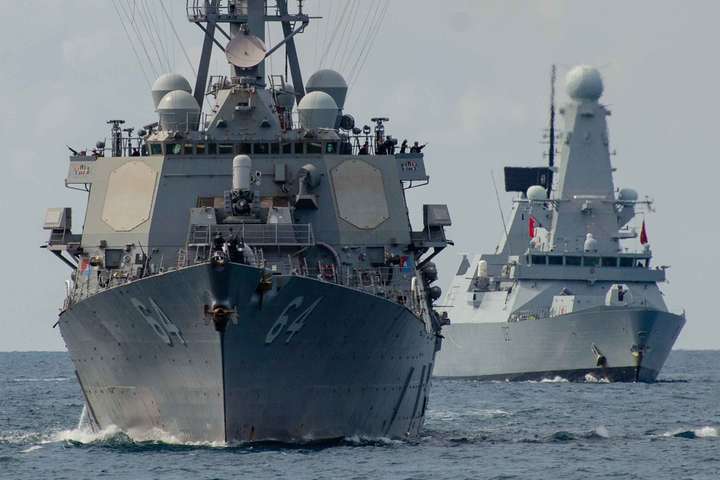 Фрегати НАТО разом з «Гетьманом Сагайдачним» влаштували «морський бій» у Чорному морі 