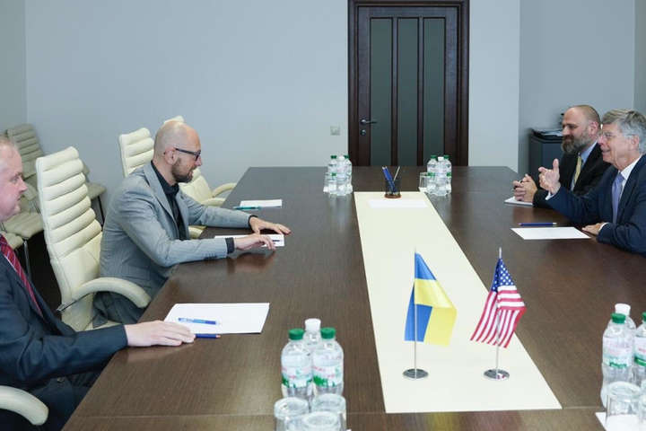 Яценюк зустрівся з послом США Вільямом Тейлором