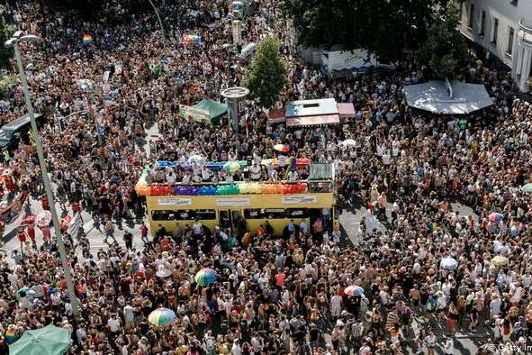 У Німеччині відбувся масштабний парад ЛГБТ-спільноти