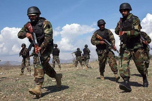ЗМІ: Пакистан перекидає військову техніку на кордон з Індією 