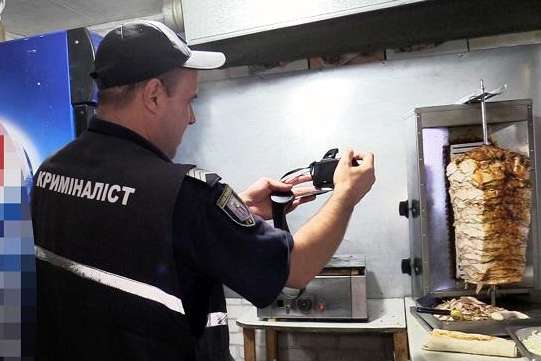 Масове отруєння шаурмою в Києві: поліція відкрила провадження (фото)