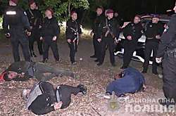 Обстріл поліцейських у Києві: затримано трьох чоловіків, ще одного шукають (фото, відео)