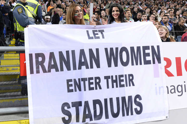 УЄФА рекомендує європейським клубам не грати в країнах, де жінок не пускають на стадіони