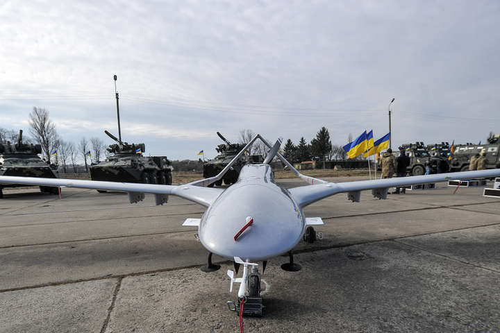 Українських військових навчили керувати ударними турецькими дронами